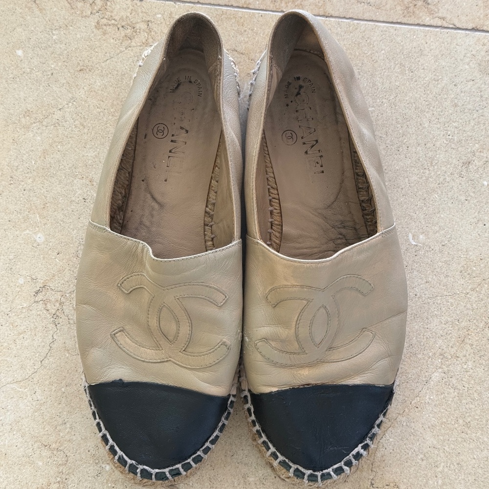 CHANEL Interlocking CC Logo Leather Espadrilles 8.5